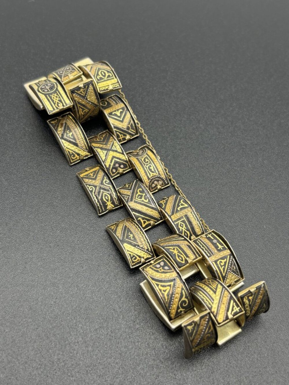 Vintage Damascene Bracelet With Initials Three Rows of Articulated Links, Signed - Picture 5 of 16